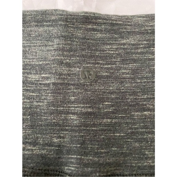 2 Pairs of Lululemon High Rise Cropped Leggings Size 4 Grey & Green lot - Picture 9 of 10